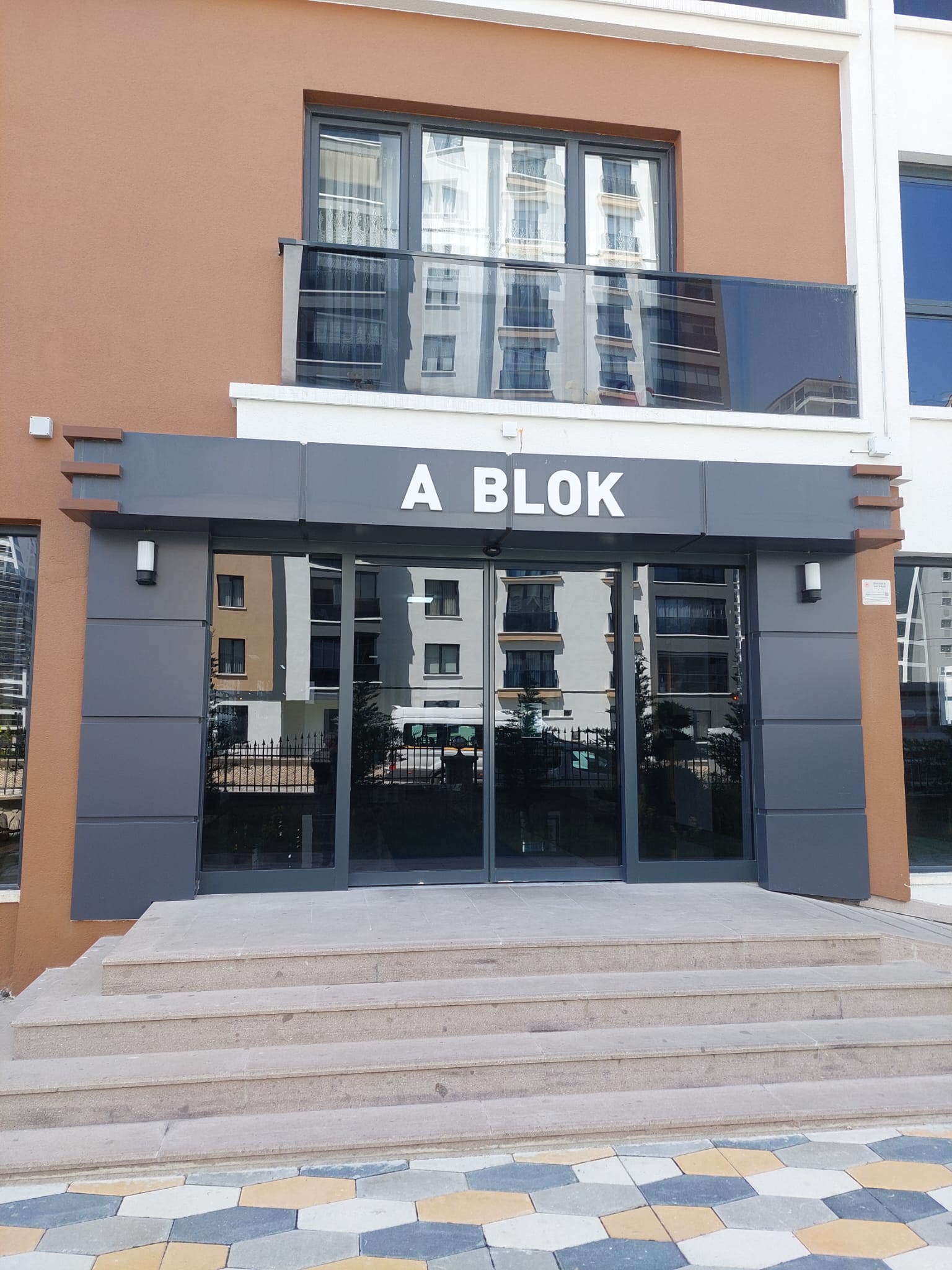 AYDIN KARDEŞLER BİNA GİRİŞ KAPILARI